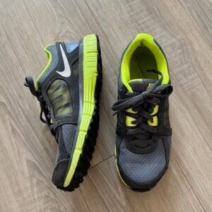 Nike Dual Fushion ST2 Green Running Shoes